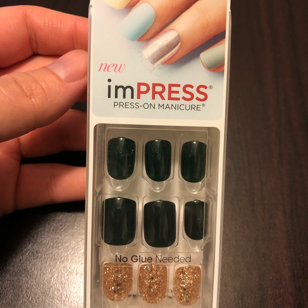 imPRESS Dark Green Nails with Gold Glitter Accent Press-Ons